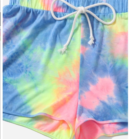 New- Tie Dye Print Tee & Drawstring Waist Shorts Set - Picture 3 of 5